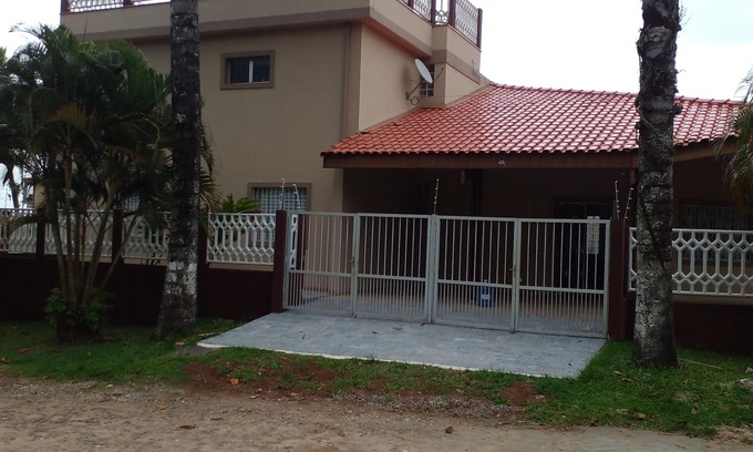 Maranduba House | 30 m. from the beach in condominium