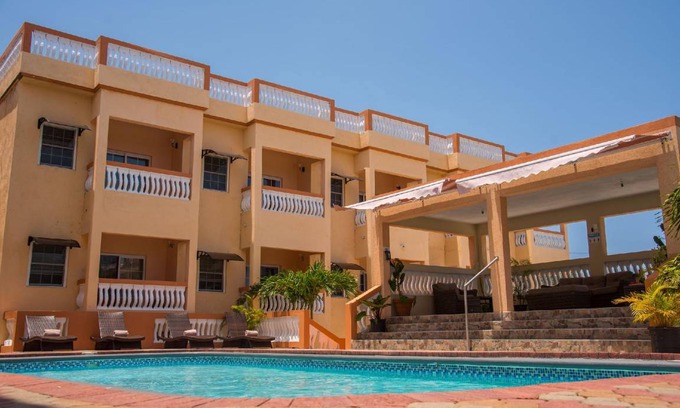 Tower Isle Hotel | 30 m² Hotel ∙ 8 bedrooms ∙ 3 guests