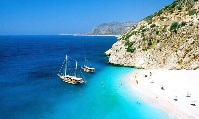 Konyaalti Apartment | 30 min's walk to famous Konyaalti Beach in Antalya, with pool and mountain view!