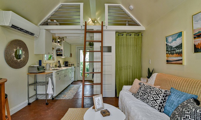 Historic Montford Cottage | 30+ Night Stays at A Relaxing Oasis on the edge of Downtown Asheville