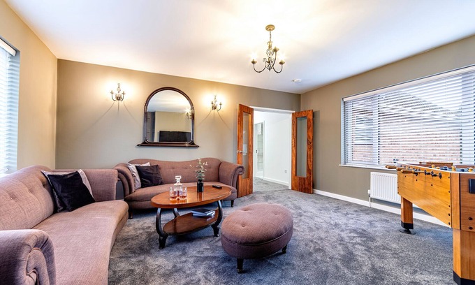 Peterborough House | 🖤30% OFF 28+ nights stays - Thorpe Park Spacious 3 bedroom Maisonette🖤