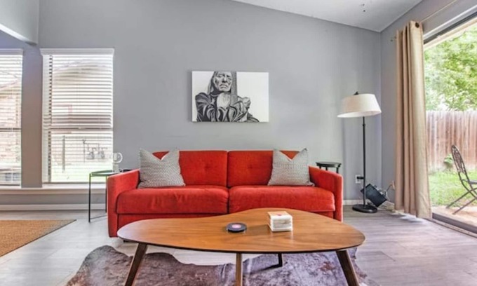 Franklin Park House | 30% Off Long Term Stays! Willie & Friends
