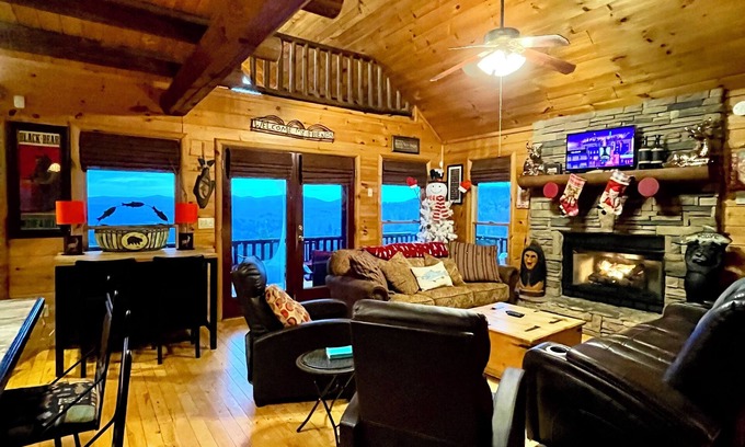 Blue Ridge Cabin | 30% OFF Oct 26-29 ❤️BESTMtnView-Adult PoolTable-PingPong-Foosball-Playgrnd-Hottub