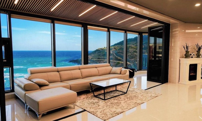 Jocheon Apartment | 30 Seconds to Hamdeok Beach Ocean View Penthouse Group Space for Up to 12 People