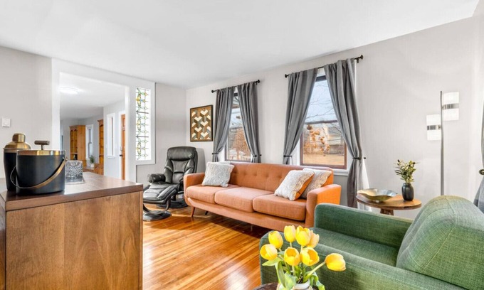 Southington House | #30 - Spacious & Cozy!