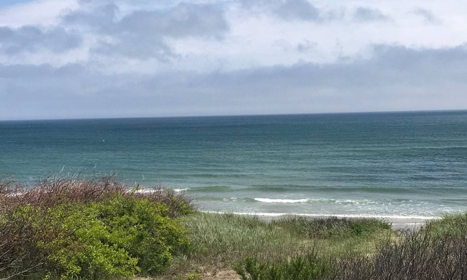 North Truro Condo | 30 STEPS TO PRIVATE BEACH, BAY VIEWS, A/C 100% RENOVATED