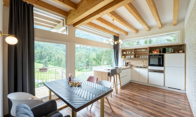 Feistritz ob Bleiburg Apartment | 300 m to gondola for hikers, flow trail for mountain bikers and ski slope