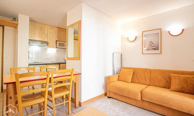Aussois Apartment | 300m from resort center, Ground floor, terrace, tv, ski locker, 28m², Aussois