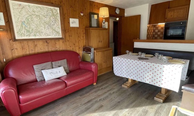 Praz-sur-Arly Apartment | 300m from resort center, 3rd floor, parking, tv, ski locker, 35m², Praz sur Arly