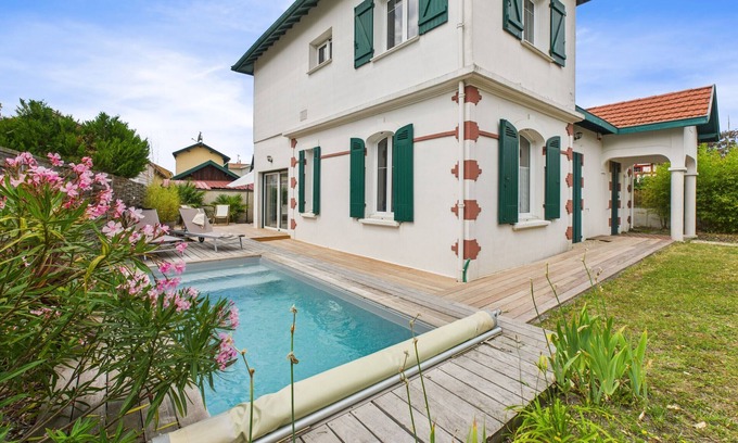 Lanton Ski Chalet | 300m from the beach, house for 7 with a pool