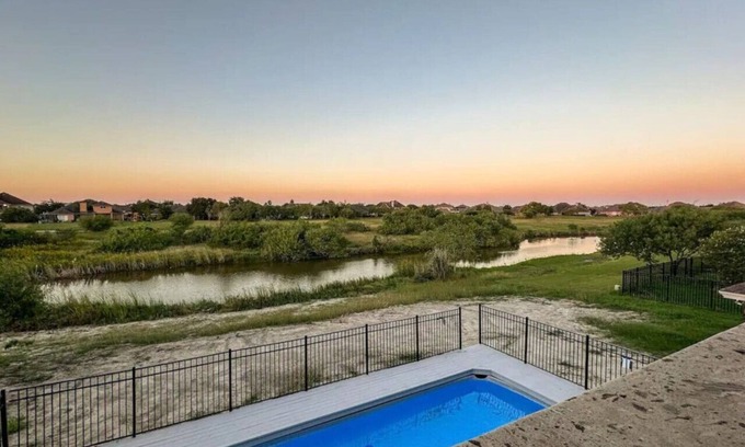 South Side House | 301) Perfect for a girls trip!