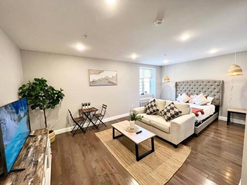 Logan Square Apartment | 302 Comfy Cabin 1BD with city view in Center city