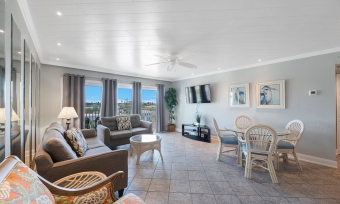 Madeira Beach Condo | #302 The Collwood: 2 BR, 2 BA in Madeira Beach, Sleeps 6