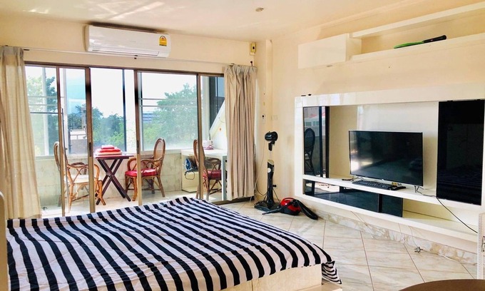 Pratumnak Hill Condo | 303 40sqm jomtien hill resort