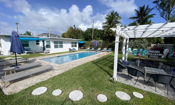 Delray Beach House | 303 · New * 2b/1b Condo + Pool *3 blocks to Atlantic#303