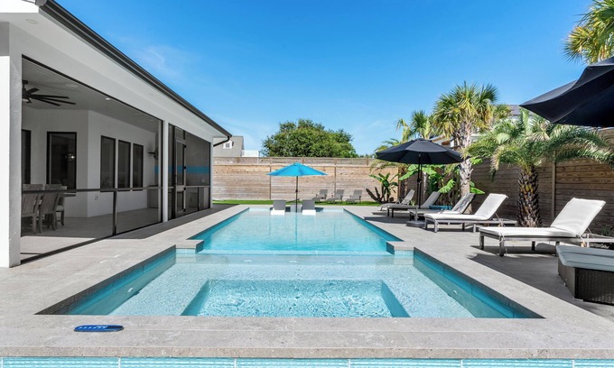 Gulfview Heights House | 30A Happy by the Sea by AvantStay | Pool, Golf Cart, Bikes