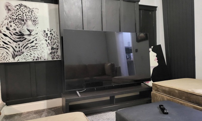 Burslem Apartment | 30m from Alton Towers 2bedroom apartment Family budgetfriendly modern amenities