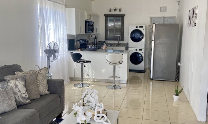 Spring Village House | 30mins away from the airport, 15mins from the famous Hellshire Beach.