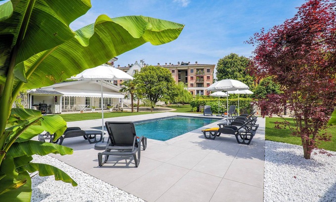 Intra Apartment | 3½-room apartment with pool and balcony in a sunny location