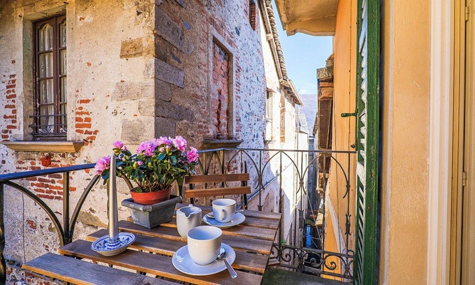 Cannobio Apartment | 3½-room corner apartment with 2 balconies in a central yet quiet location
