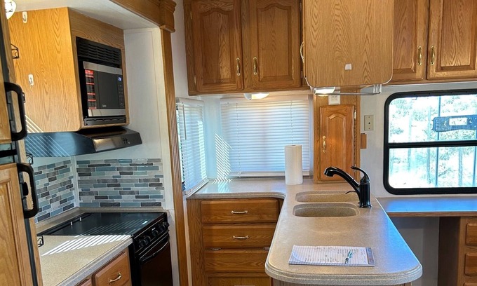 Placitas House | 32-FT 5th Wheel Camper/Placitas with great location, views, and privacy.