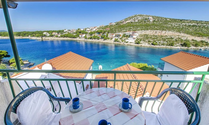 Primosten Burnji Apartment | 32 m² Apartment ∙ 1 bedroom ∙ 3 guests