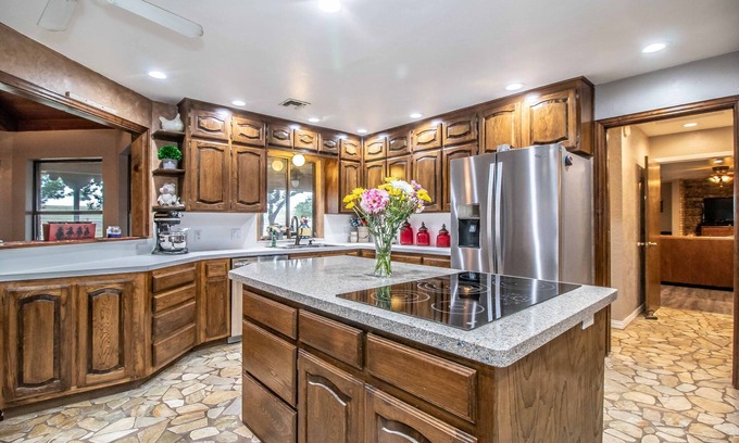 Weatherford House | 3200 sq. ft home sleeps 8 (The Bunk House)