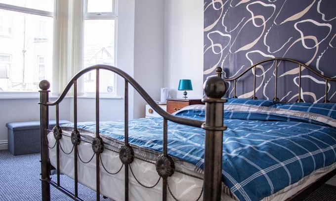 Redcar House | 33 Turner street