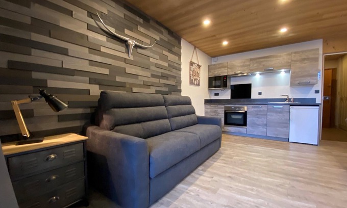 Les Deux Alpes Apartment | 33m2 apartment with modern mountain decor garage