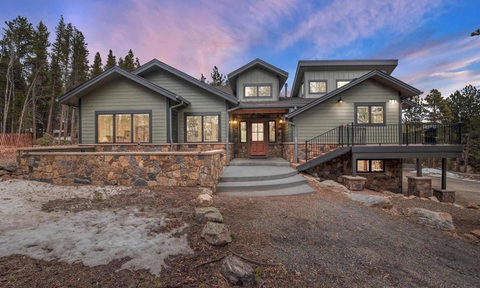Black Hawk House | 34 Acre Escape~Games~Hiking~Pool Table~Bicycles