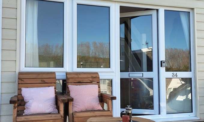 Pembroke Cottage | 34 FRESHWATER BAY, family friendly, with a garden in Freshwater East