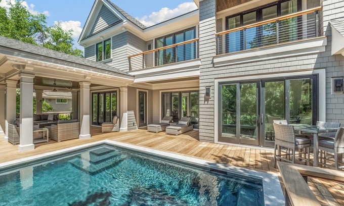 Vanderhorst Plantation House | 343 Governors: Lovely 4BR Home, Private Pool, Golf View, Beach Gear/Bike Credit