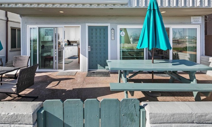 Central Mission Beach House | 3437 Bayside Walk in San Diego