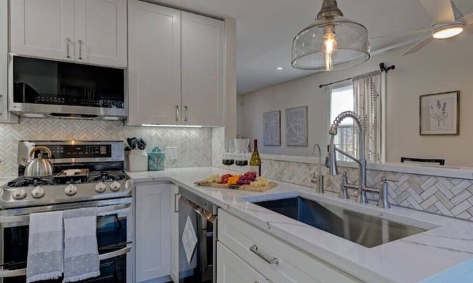 Pittsfield House | 345 Cozy Stay! 1.5 Miles to Pontoosuc Lake n