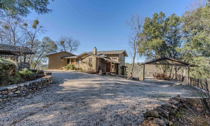 Sutter Creek House | 35 acres with a Charming 2-bedroom house in Sutter Creek with WiFi and AC