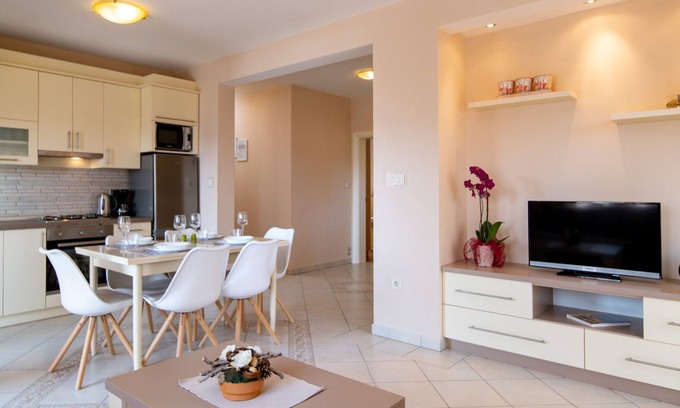 Lopar Apartment | 350 m vom Strandstrand Entfernt, Ideal für Familienurlaub, Voll Ausgestattet