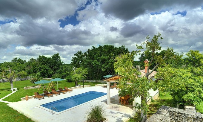 Rojnici House | 350 m² House ∙ 7 bedrooms ∙ 16 guests