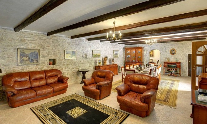 Rojnici House | 350 m² House ∙ 7 bedrooms ∙ 16 guests