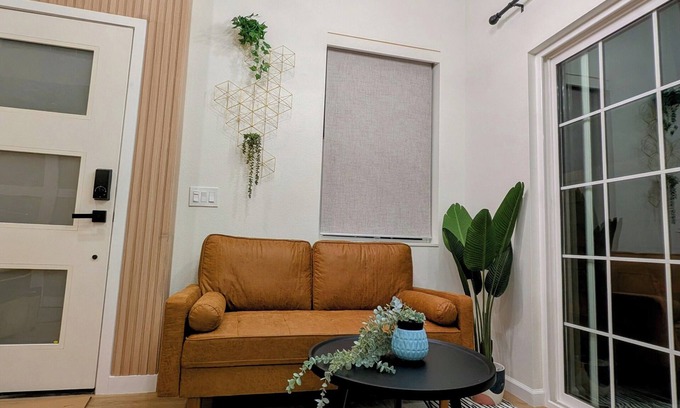 Ontario Apartment | 3500 FREE BREAKFAST, FURNISHED Utilities INCLUDED, High Ceilings, Mountain views