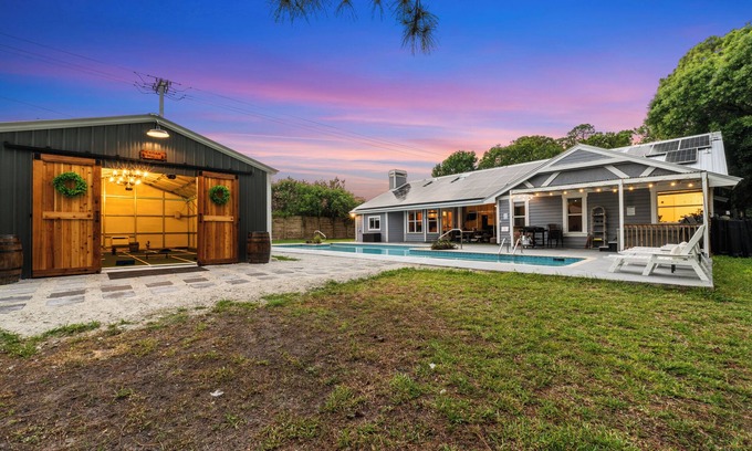 Jupiter House | 3500² ft Luxe 4/4 - Htd LapPool, Arcade HotTub, ADU, Fully Fenced, Gated.