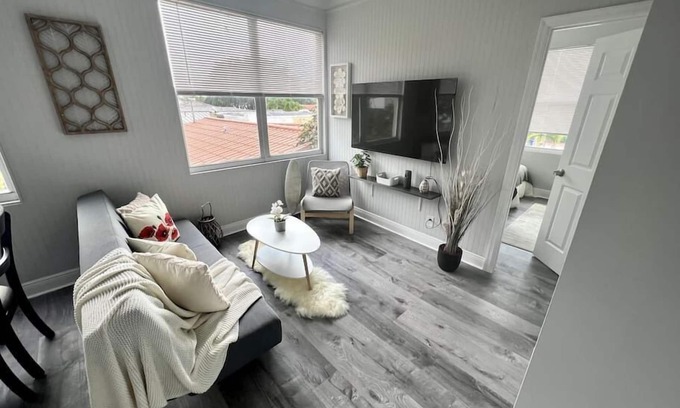 Coral Way Apartment | 3545 SW #4 · Modern Apartment near Brickell & Coral Gables 4