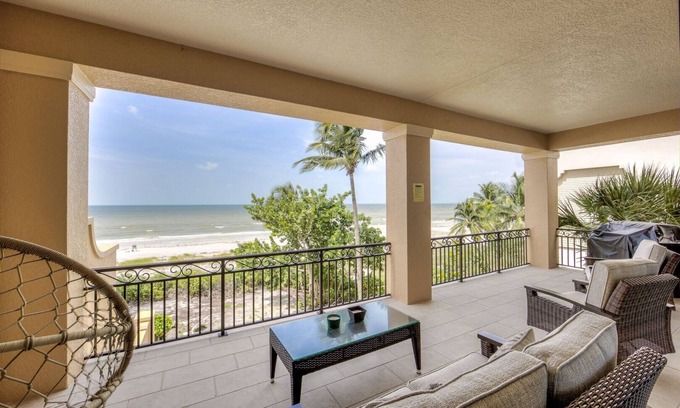 Mid Island House | 3552/3554 Big Kahuna Oasis: 10BR, Pools & Beach Access