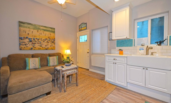 Avalon House | 359SC: Cozy Triplex Unit C, 2.5 Blocks to Beach