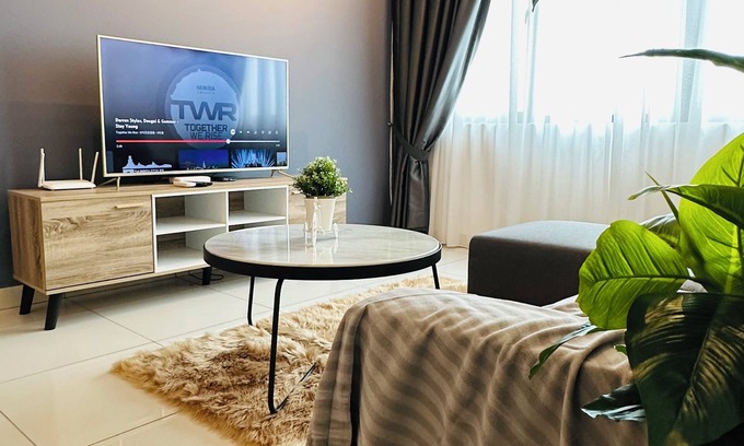 Taman Pertama Condo | 36 Family Suite 7 Pax 3 Rooms Velocity Mall IKEA Short Walk to MRT & LRT Maluri