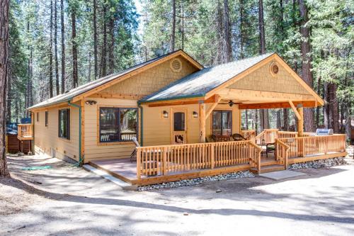 North Wawona Ski Chalet | 36 Larkspur Lair