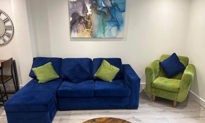 Camberley Apartment | 360 GU15 Aspen Court 02 - Modern 1 bedroom Apartment 02 Town Centre Camberley