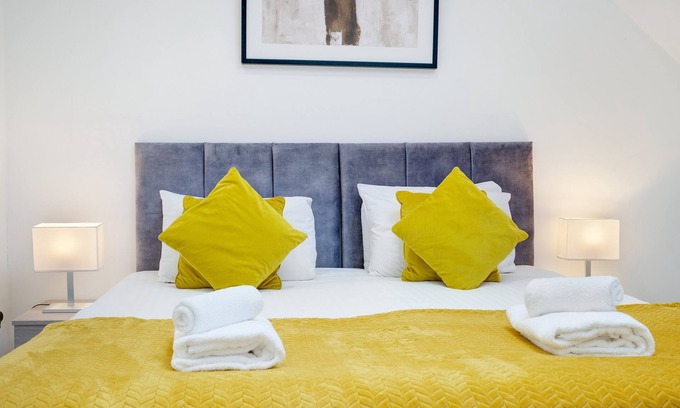 Camberley Apartment | 360 GU15 Aspen Court 08 - Modern 1 bedroom Apartment 08 Town Centre Camberley