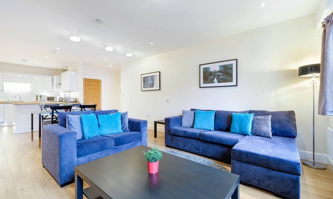 Maidenhead Apartment | 360 MH Victoria Hse 04 -Luxury 3 Bedroom Apt. 04 with Parking