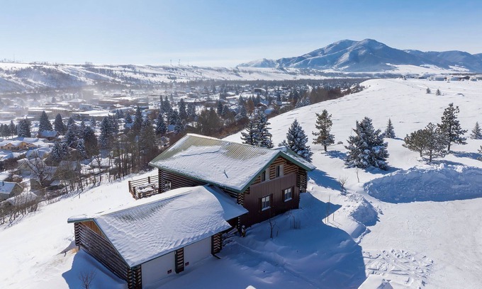Red Lodge House | 360 views town and ski hill, Hot Tub -Spruce Lodge