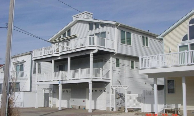 Dennisville House | 37 83rd Street, Unit:East